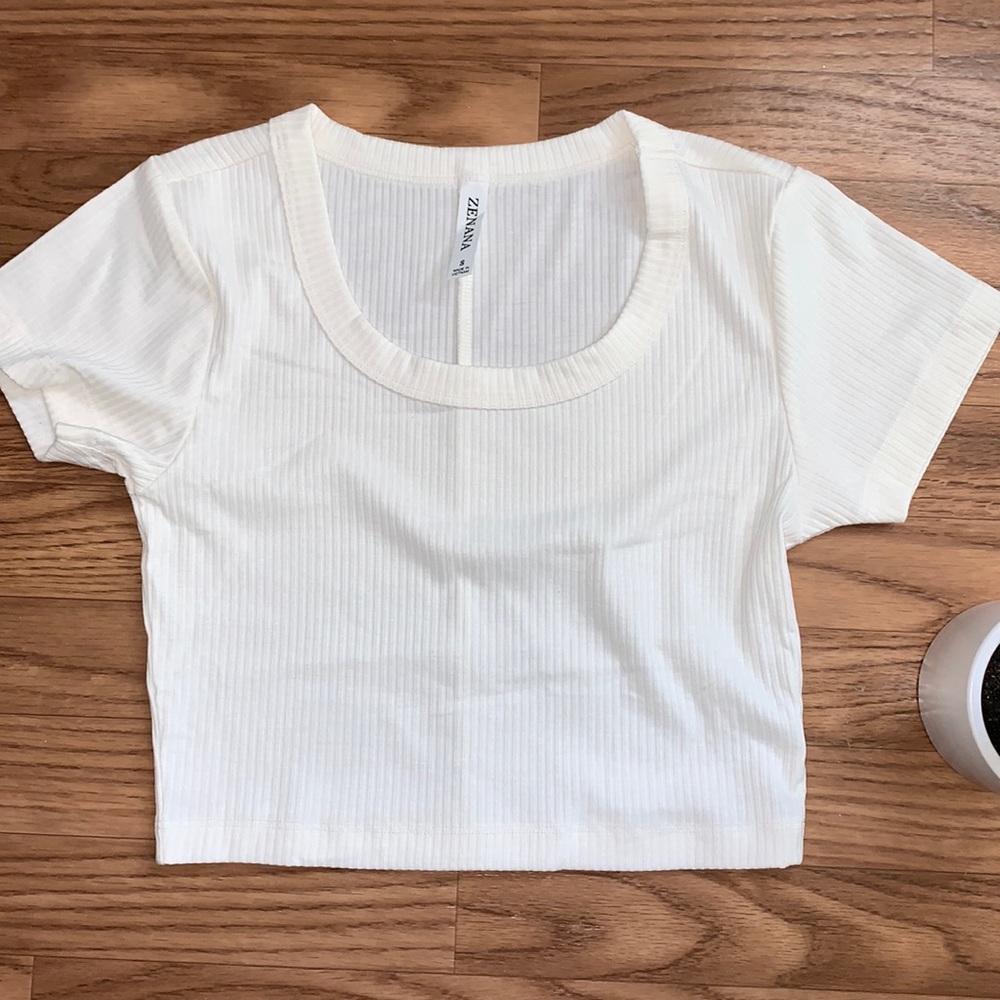 Zenana Ivory Ribbed scoop neck crop short sleeve top